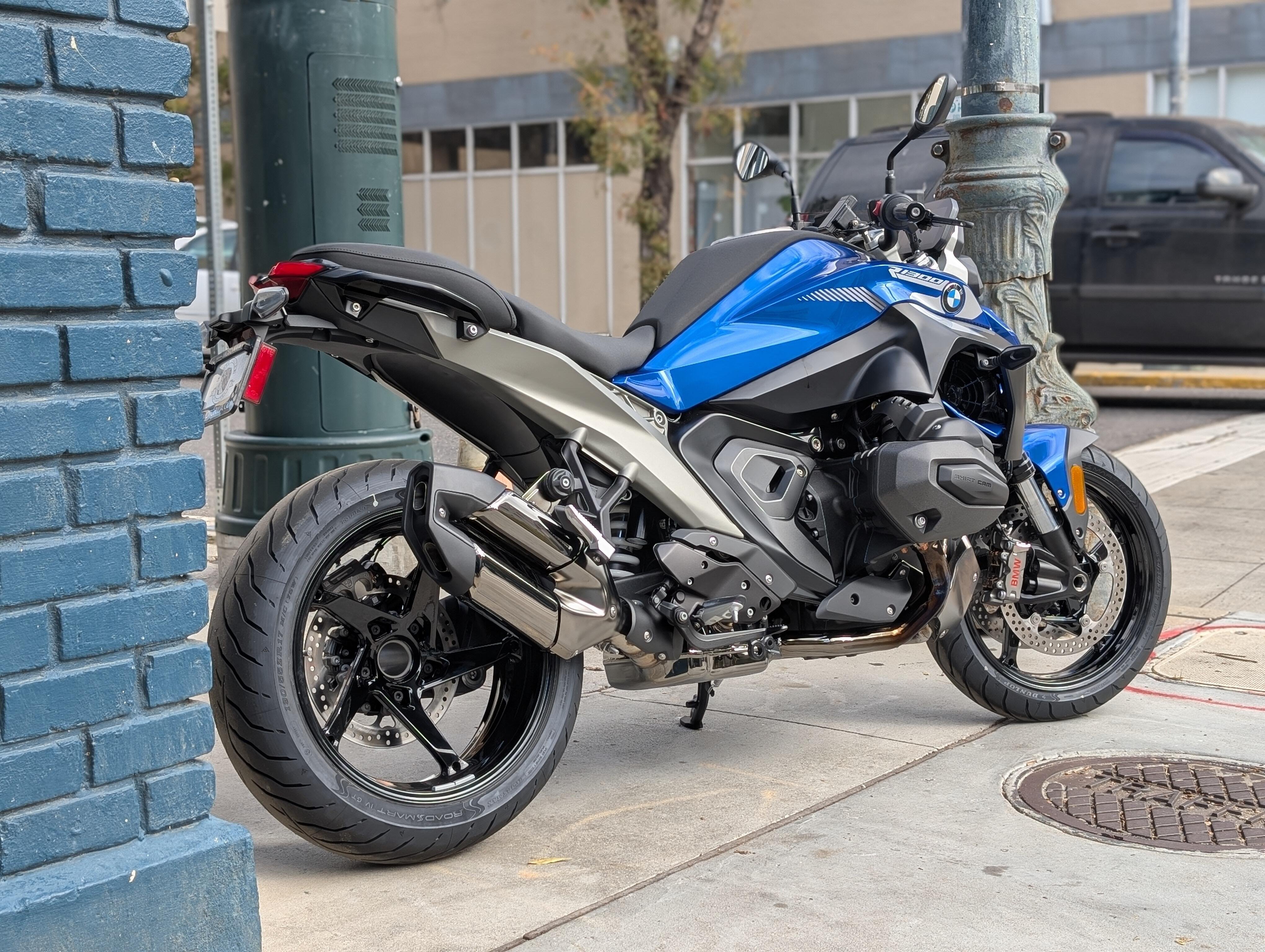 New 2026 BMW R1300R 