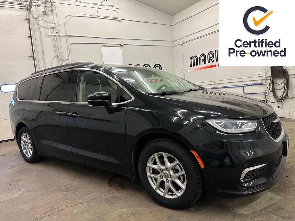2022 Chrysler Pacifica Touring L's photo