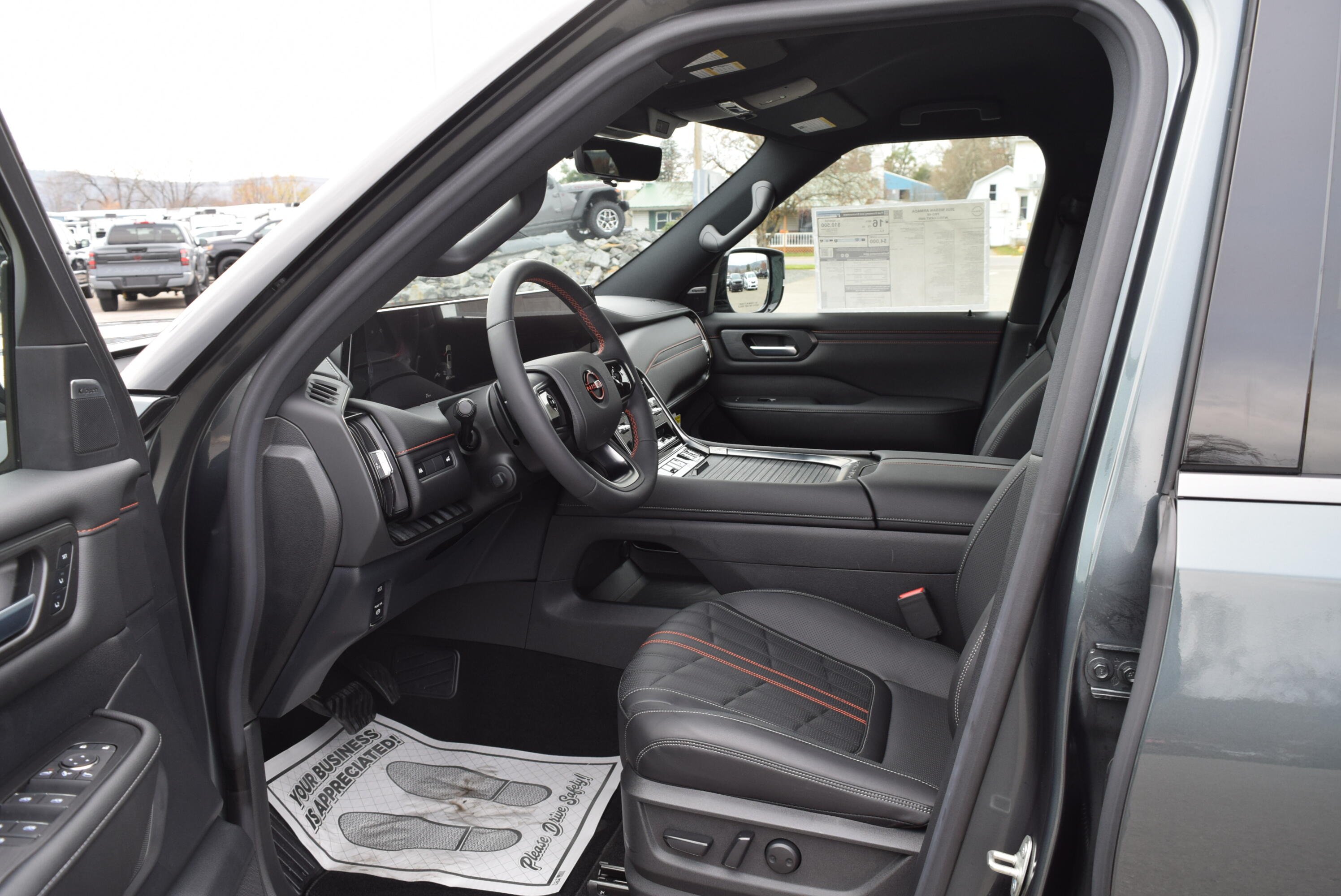 2025 Nissan Armada PRO-4X - Photo 13