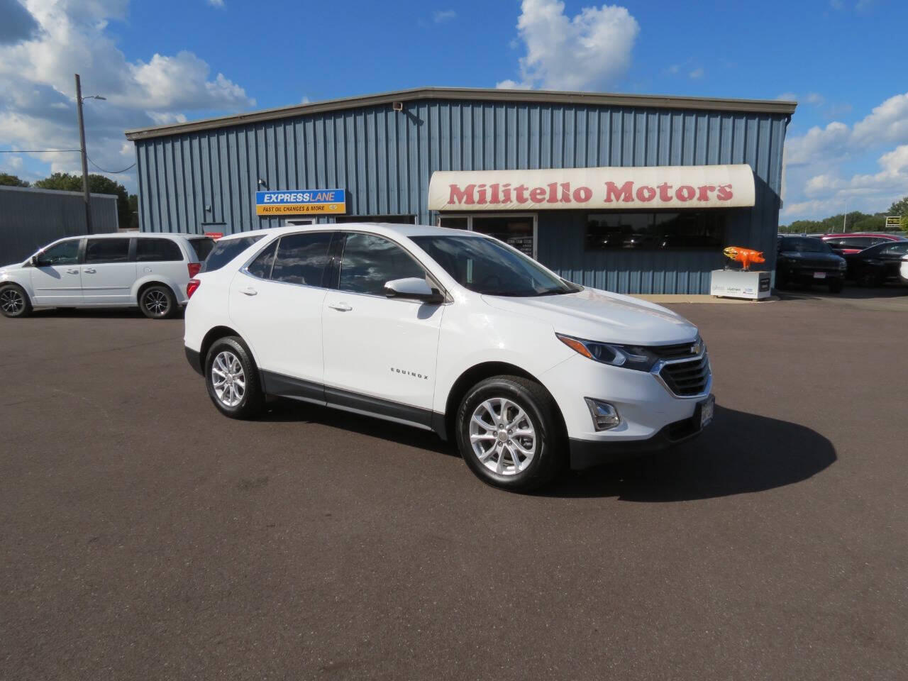 Used 2020 Chevrolet Equinox LT with VIN 3GNAXUEV0LS690526 for sale in Fairmont, MN