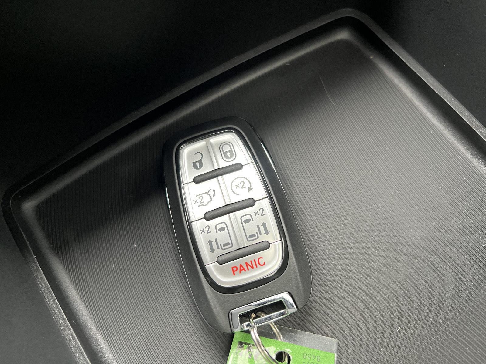 2026 Chrysler Pacifica Select - Photo 34