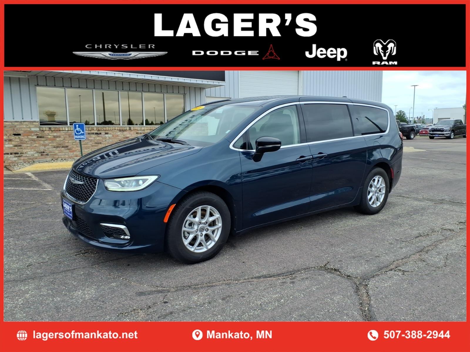 2024 Chrysler Pacifica Touring L's photo
