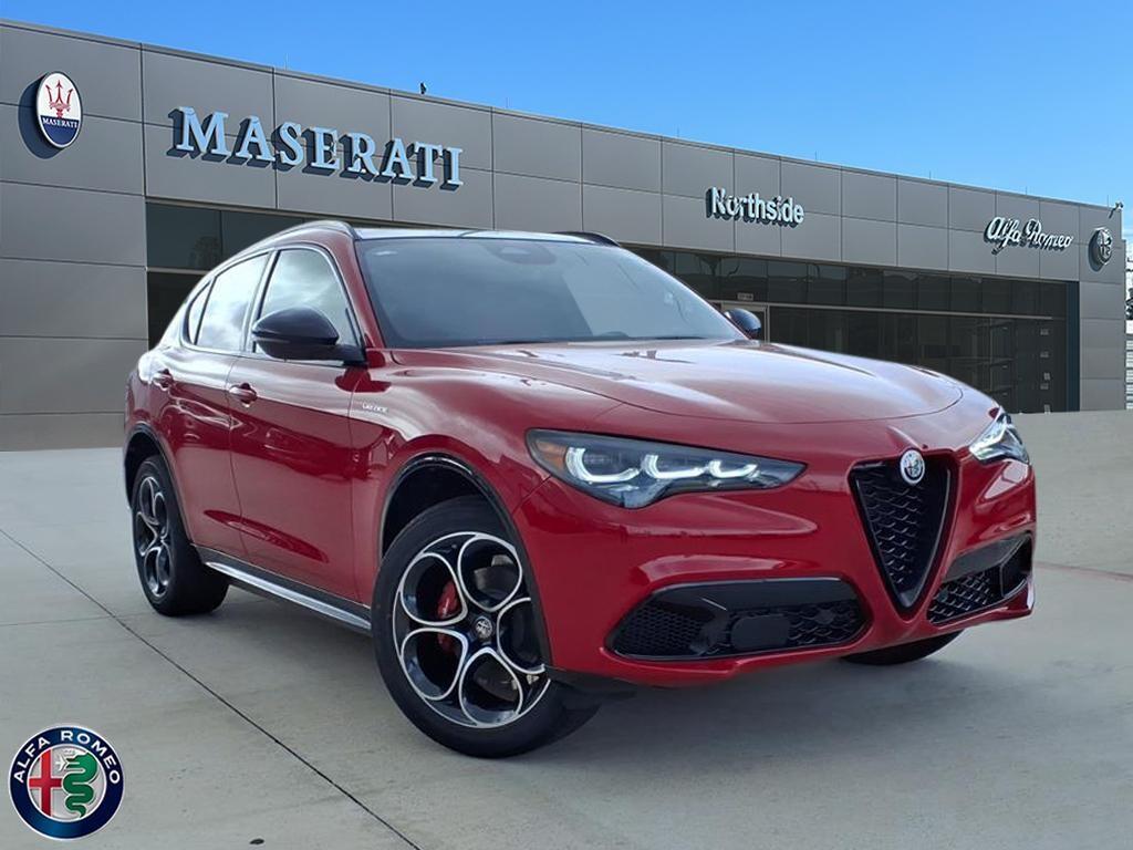 2025 Alfa Romeo Stelvio Base's photo