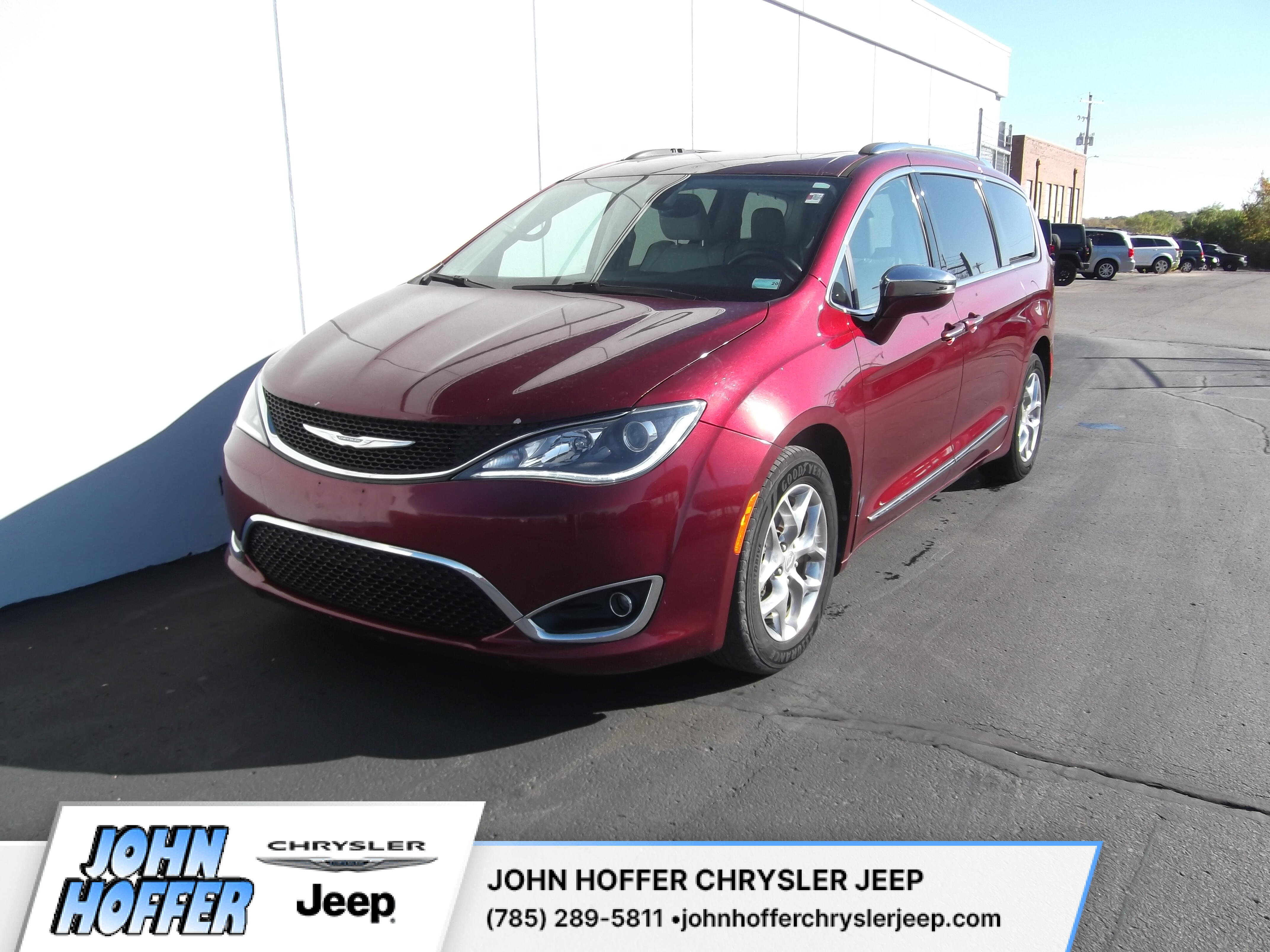 Used 2017 Chrysler Pacifica Limited with VIN 2C4RC1GGXHR754371 for sale in Kansas City