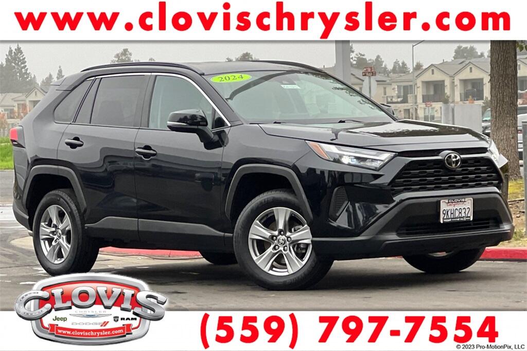 2024 Toyota RAV4 XLE's photo