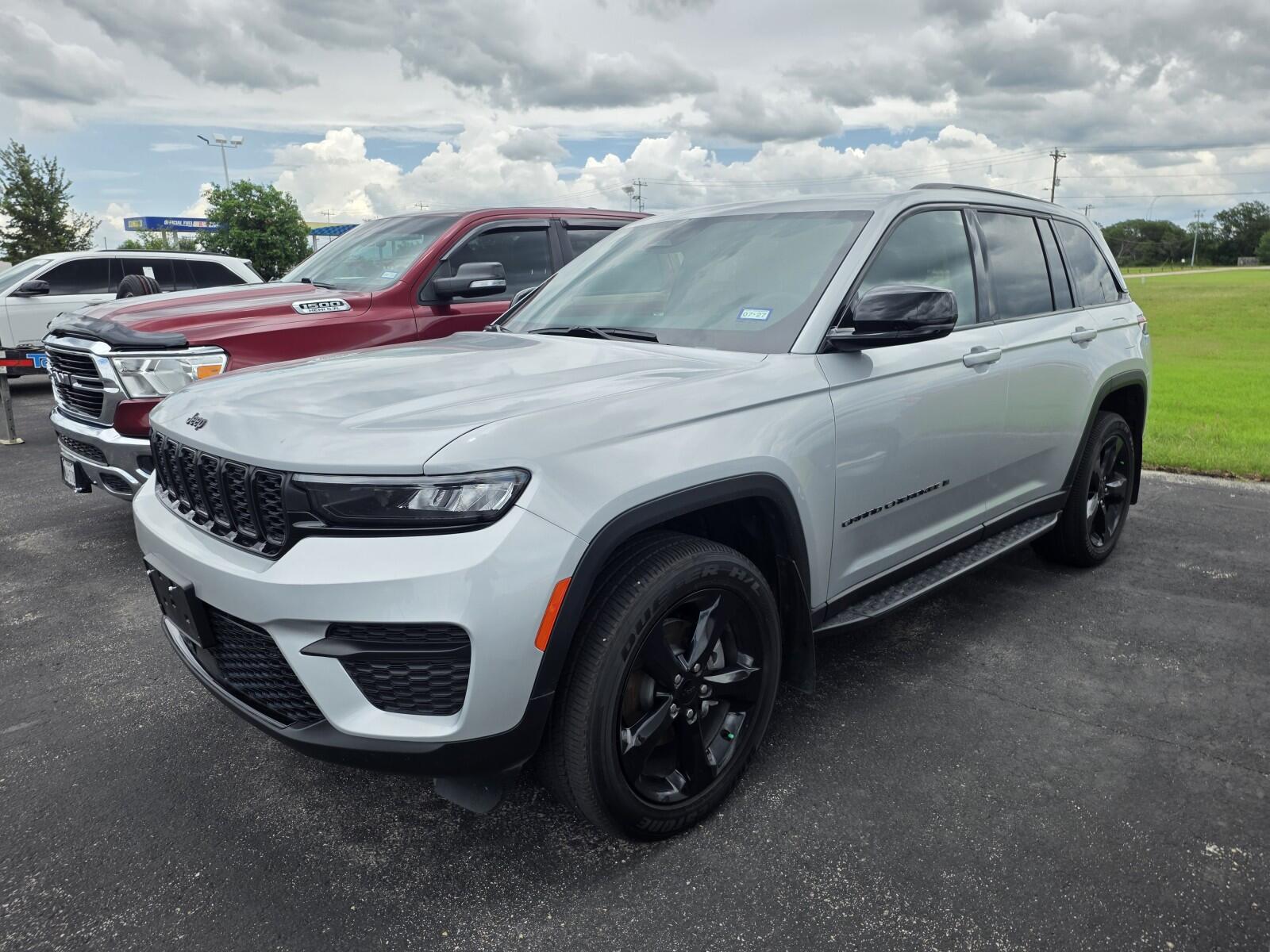 2025 Jeep Grand Cherokee Altitude 4x4's photo