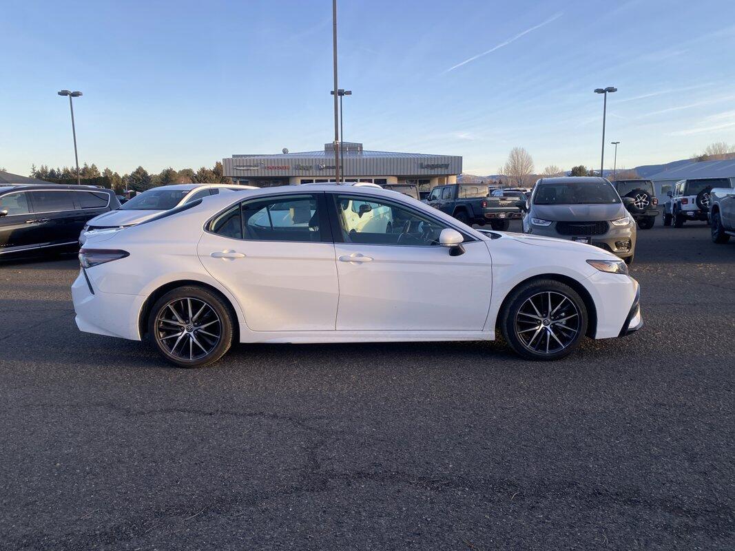 Used 2024 Toyota Camry SE with VIN 4T1G11AK7RU211733 for sale in Island City, OR
