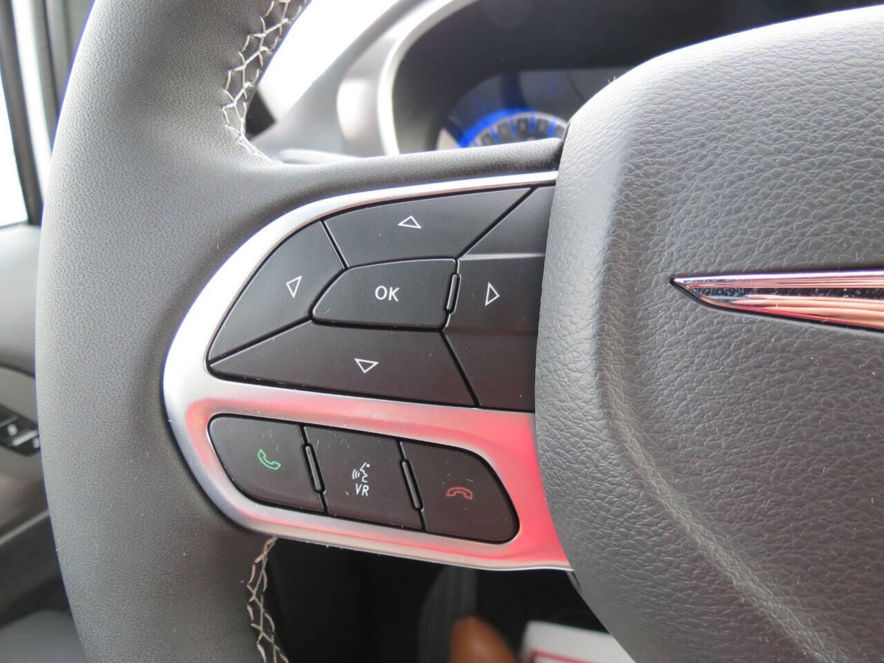 2026 Chrysler Pacifica Select - Photo 13