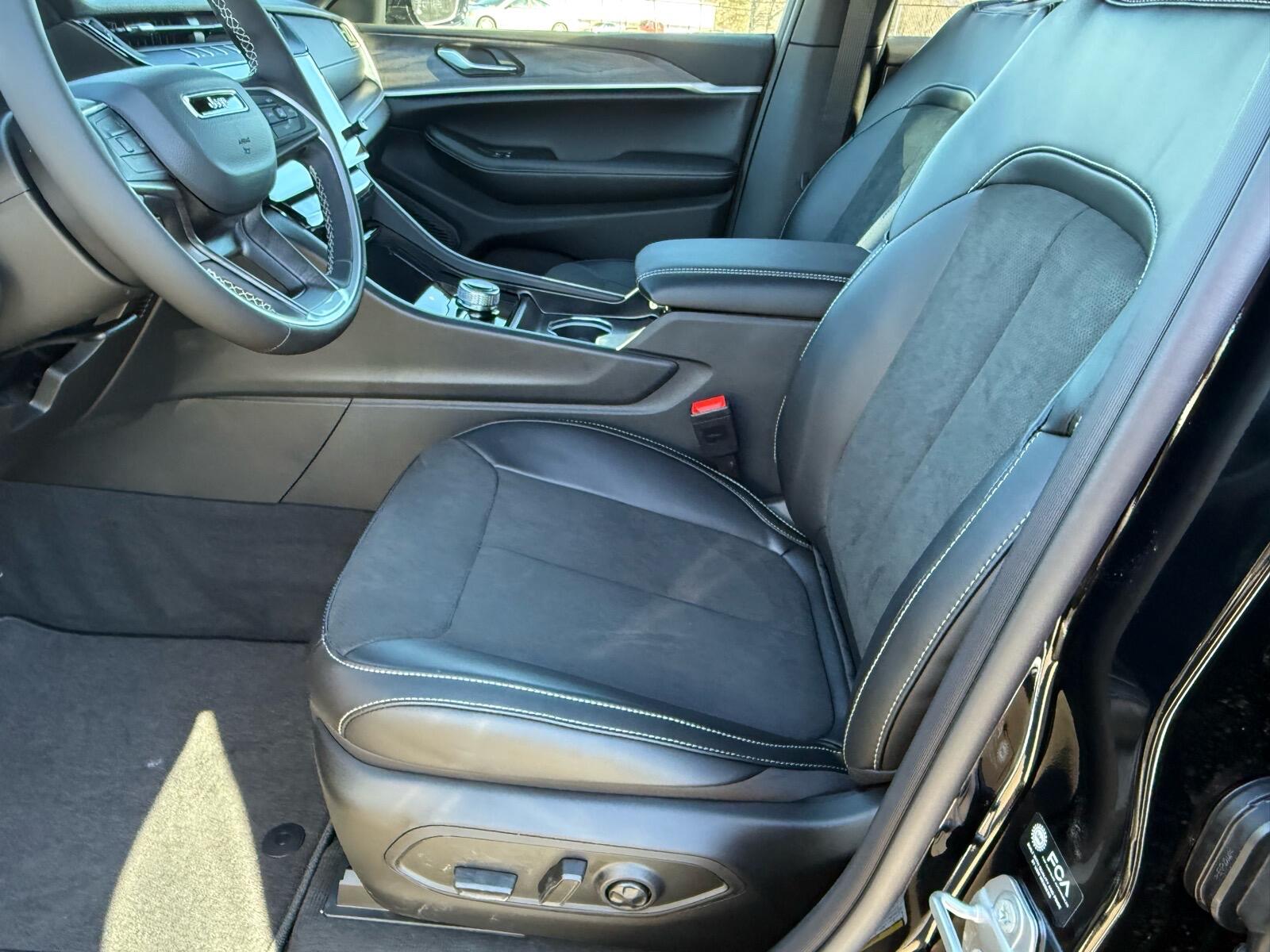 2026 Jeep Grand Cherokee Laredo - Photo 9