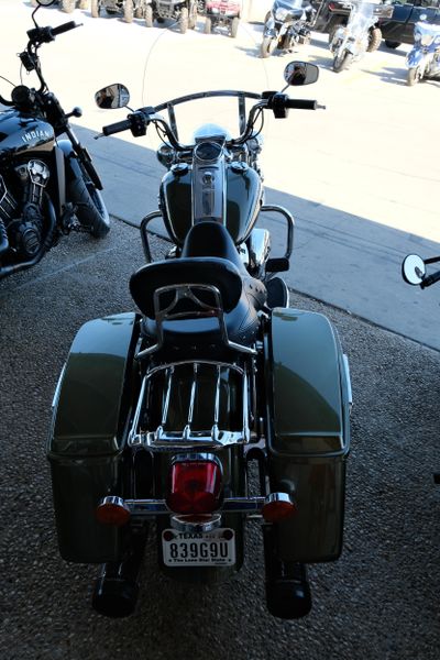 USED 2018 HARLEY ROAD KING Image 4