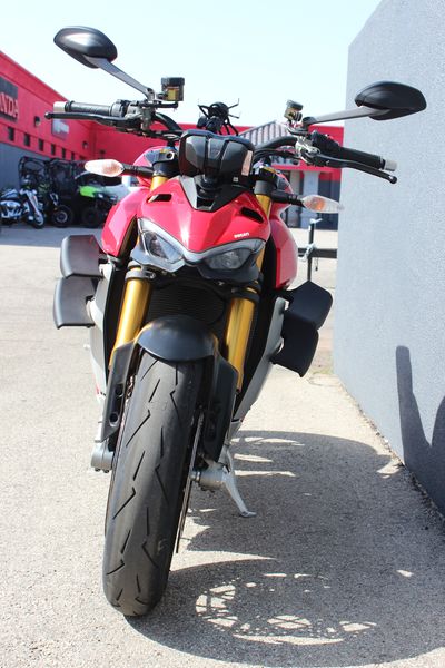 2022 Ducati Streetfighter V4Image 3