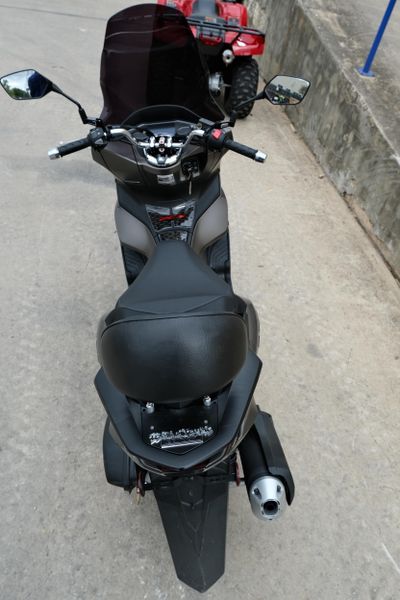 USED 2023 HONDA PCX ABS Image 4