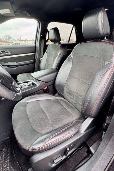 Used 2019 Ford Explorer XLTImage 11