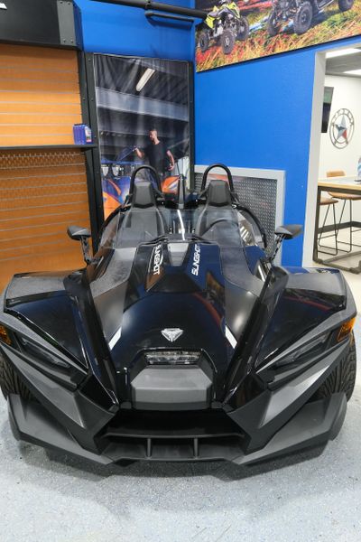 NEW 2025 POLARIS SLINGSHOT SL AUTODRIVE  in a JET BLACK exterior color. Family PowerSports (877) 886-1997 familypowersports.com 