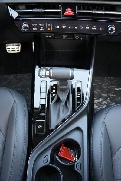 New 2025 Kia Niro EX TouringImage 17