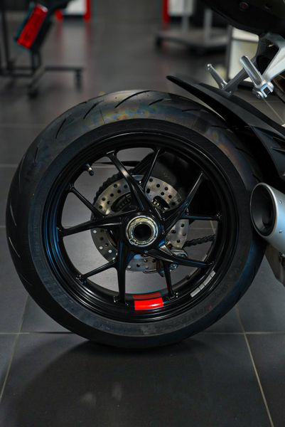 2025 Ducati STREETFIGHTER V2Image 4