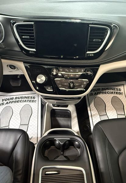 Used 2024 Chrysler Pacifica Touring LImage 21