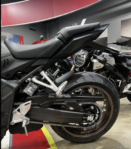 New 2024 Honda CB650R ABS Image 4