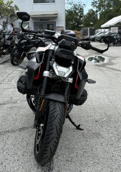2026 BMW R 1300 R