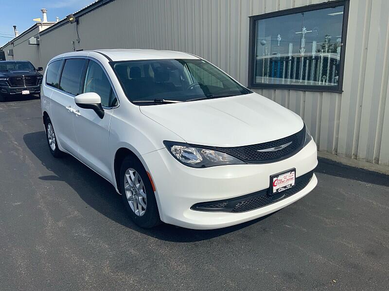 2023 Chrysler Voyager LX's photo