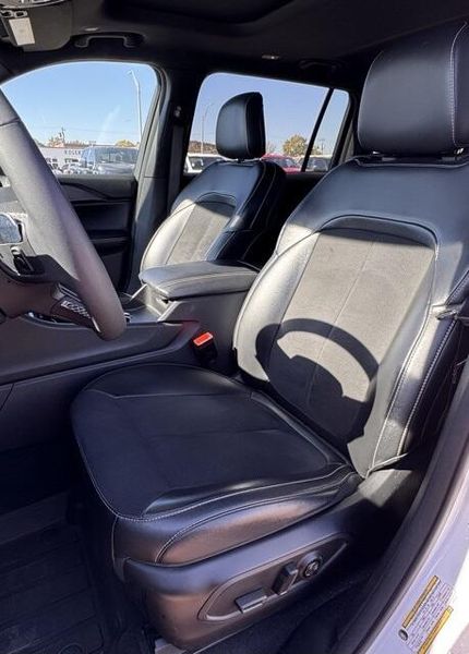 Used 2024 Jeep Grand Cherokee L Altitude XImage 11