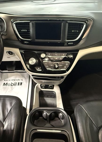 Used 2019 Chrysler Pacifica Touring LImage 24