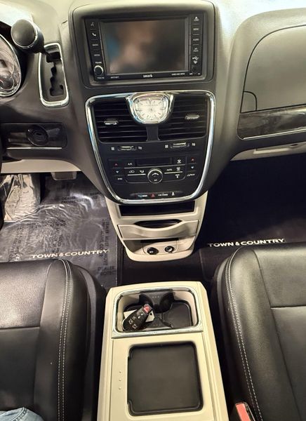 Used 2016 Chrysler Town & Country TouringImage 20
