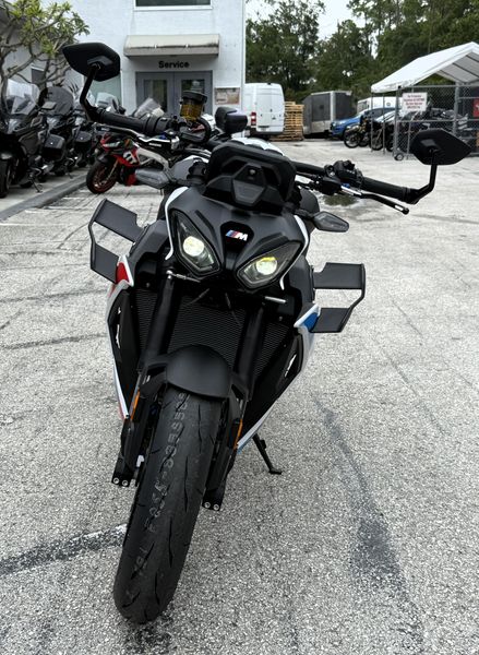 2026 BMW M 1000 R