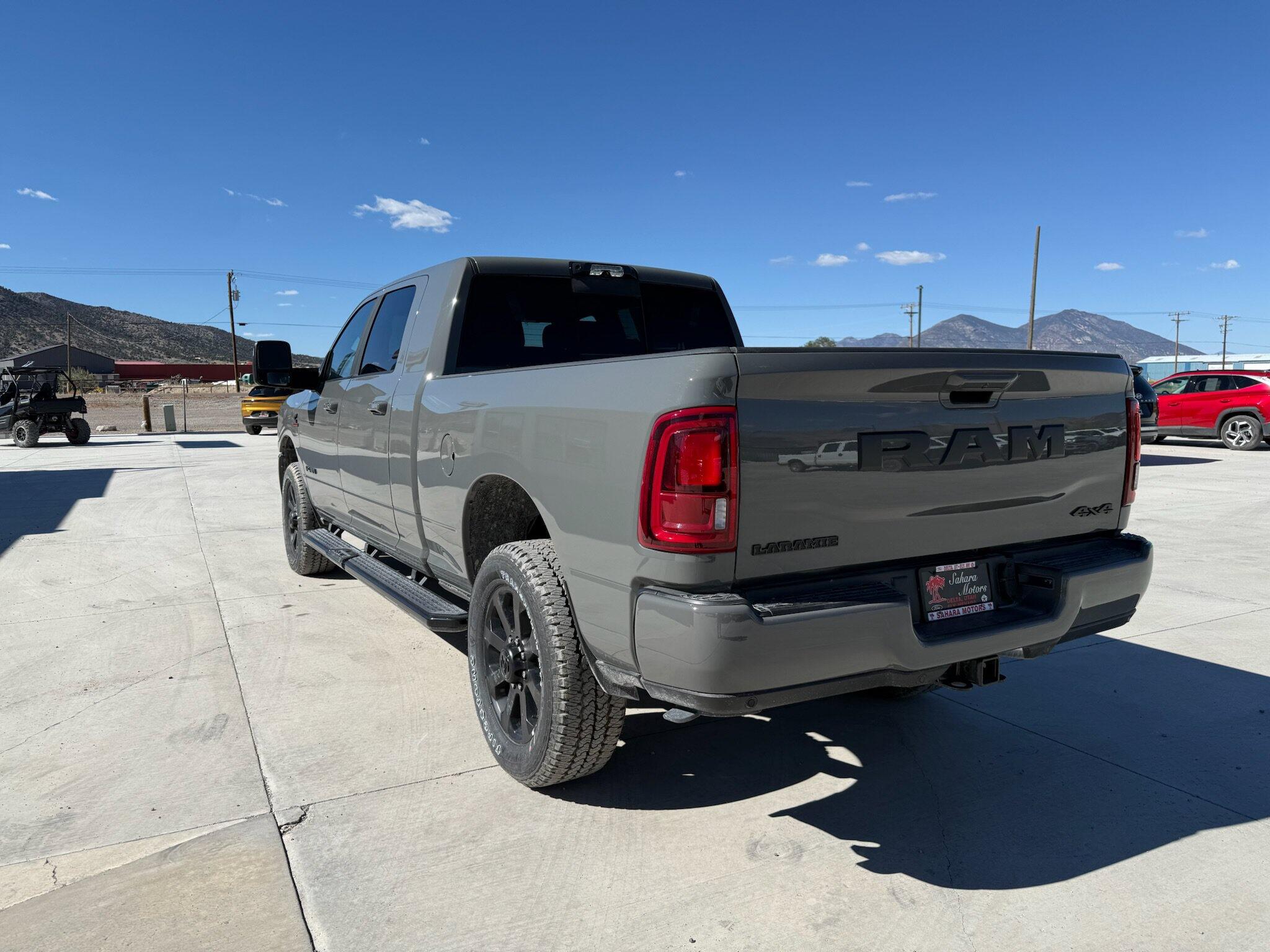 2026 RAM 3500 Laramie - Photo 7