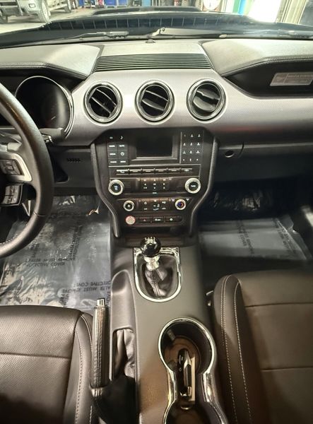 Used 2017 Ford Mustang Image 18