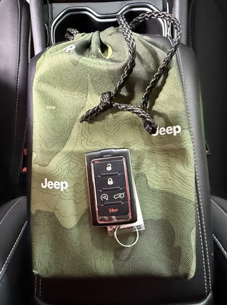 Used 2023 Jeep Grand Cherokee LaredoImage 25