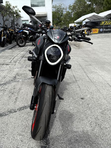 2022 Ducati Monster 937 