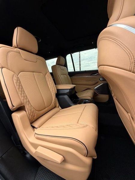 New 2027 Jeep Grand Cherokee L Summit 4x4Image 15
