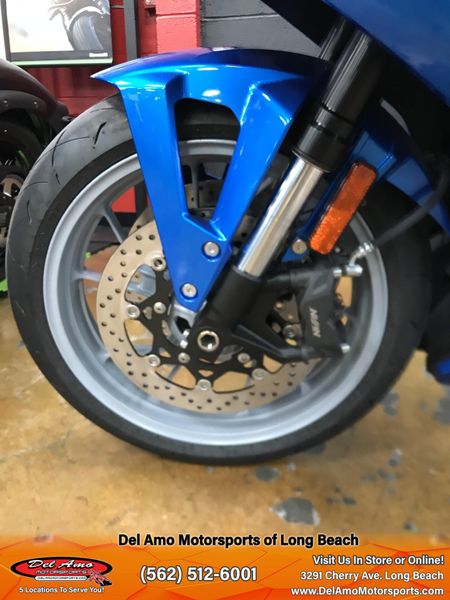 2025 Suzuki GSX-8R Image 2