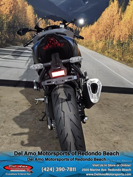 2025 Kawasaki NINJA ZX-6R ABS Image 5