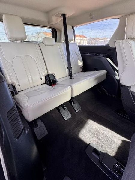 Used 2020 Ford Expedition PlatinumImage 17