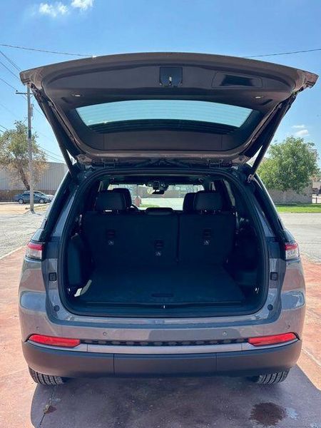 New 2027 Jeep Grand Cherokee Laredo Altitude 4x4Image 7