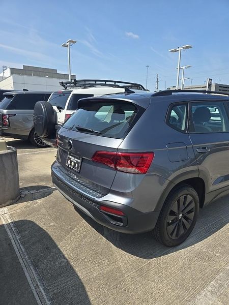 2022 Volkswagen Taos 1.5T SImage 3