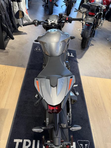 2025 Triumph Street Triple 765 RS - SILVER ICE