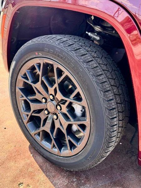 New 2025 Jeep Grand Cherokee Summit Reserve 4x4Image 21