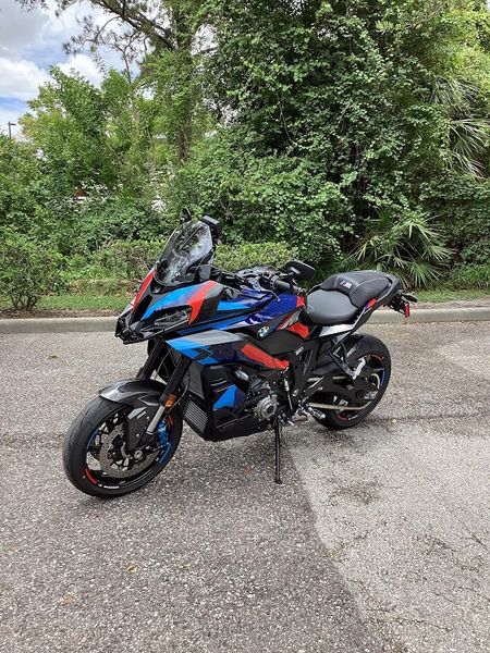 2025 BMW M 1000 XR 