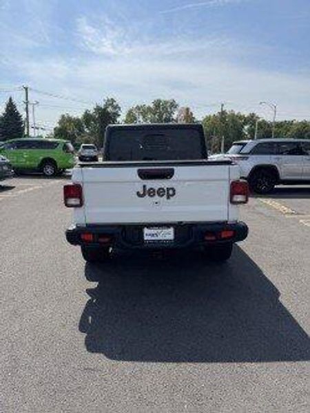 2022 Jeep Gladiator Rubicon photo 3