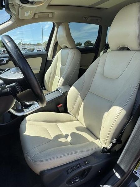 Used 2016 Volvo XC60 T6 Drive-EImage 11