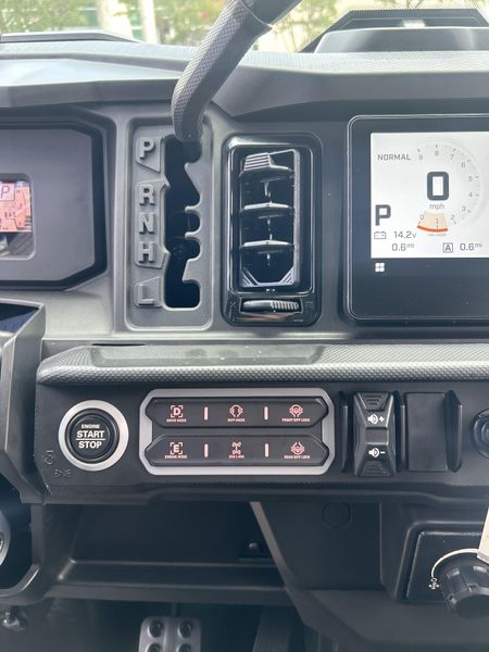 New 2026 Can-Am DEFENDER LIMITED HD11 Image 2