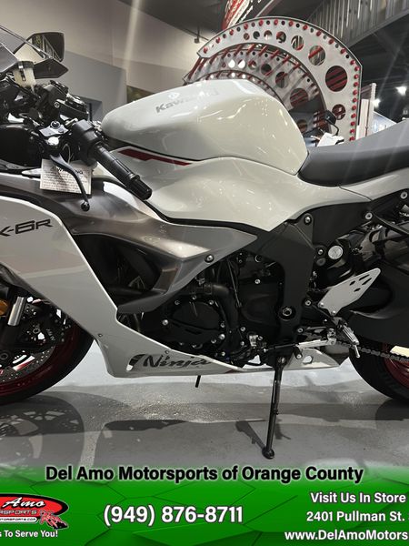 2025 Kawasaki NINJA ZX-6R ABS Image 3