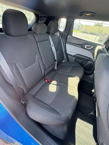 Used 2025 Jeep Compass SportImage 14