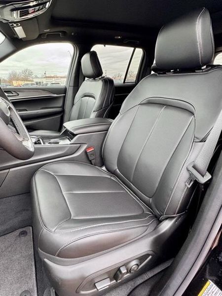 New 2025 Jeep Grand Cherokee Limited 4x4Image 11