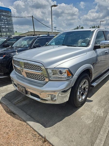 2016 RAM 1500 LaramieImage 1