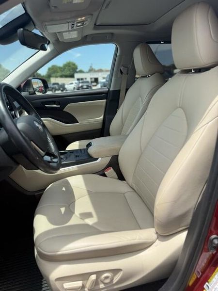 2021 Toyota Highlander XLEImage 11