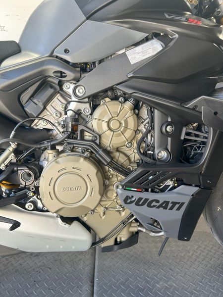 2024 Ducati STREETFIGHTER V4S